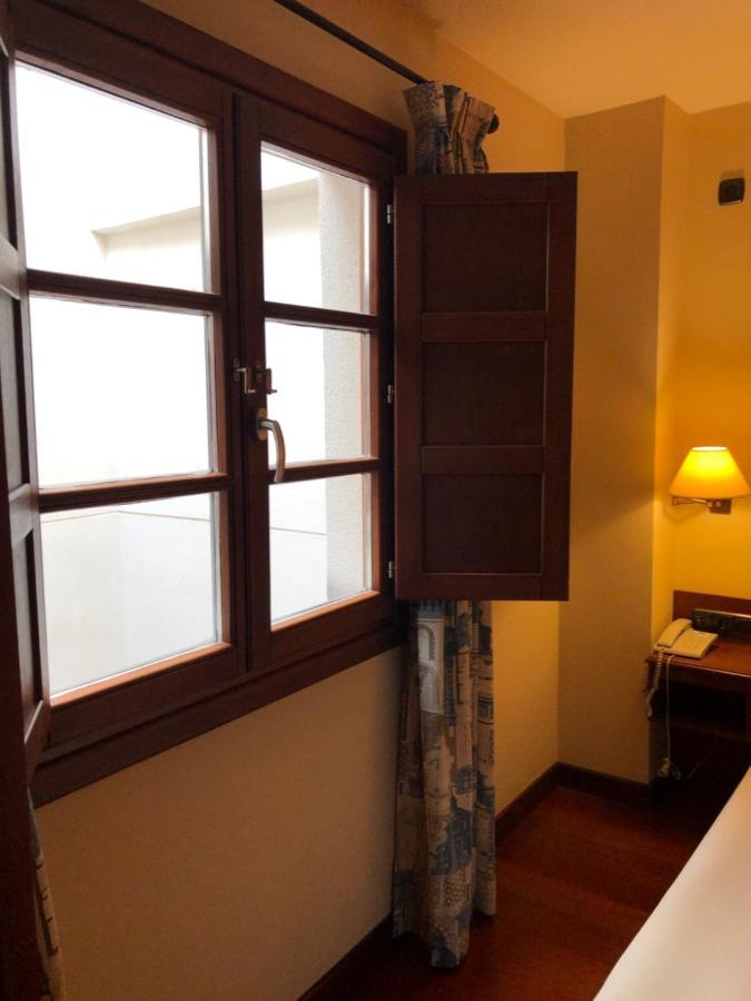 Hotel Aroi Bierzo Plaza ポンフェラダ エクステリア 写真