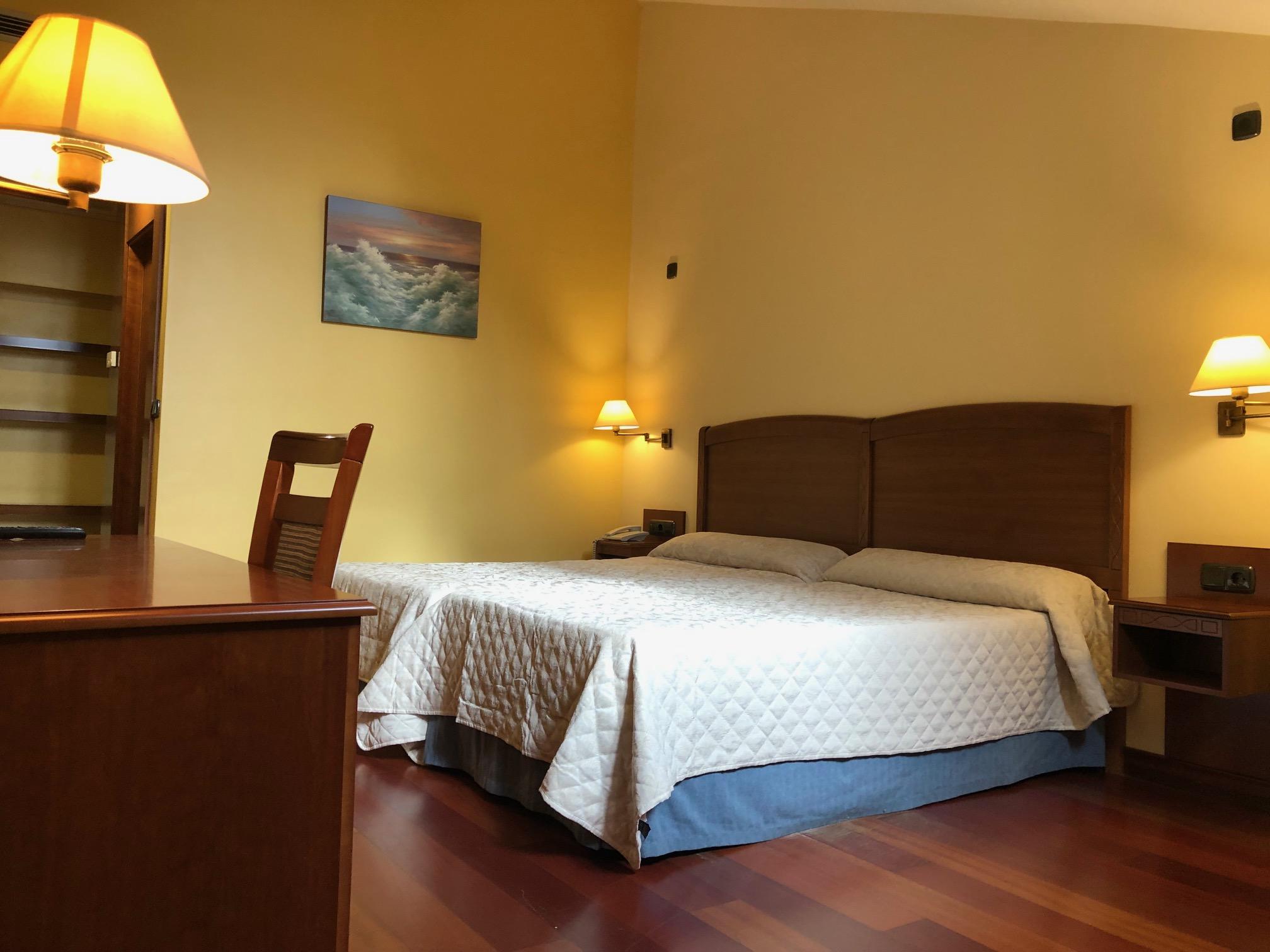 Hotel Aroi Bierzo Plaza ポンフェラダ エクステリア 写真