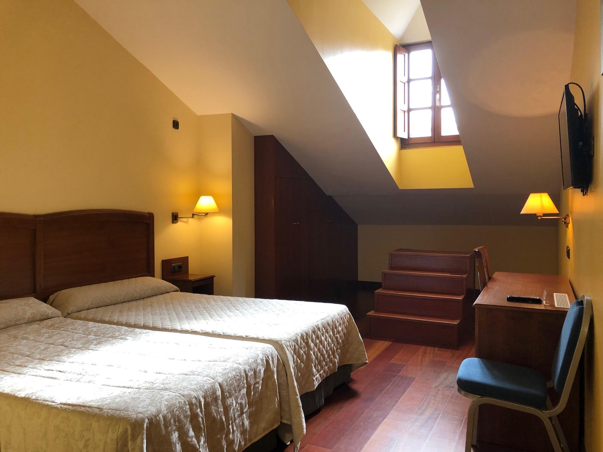 Hotel Aroi Bierzo Plaza ポンフェラダ エクステリア 写真