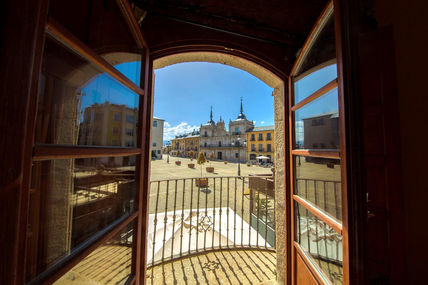 Hotel Aroi Bierzo Plaza ポンフェラダ エクステリア 写真