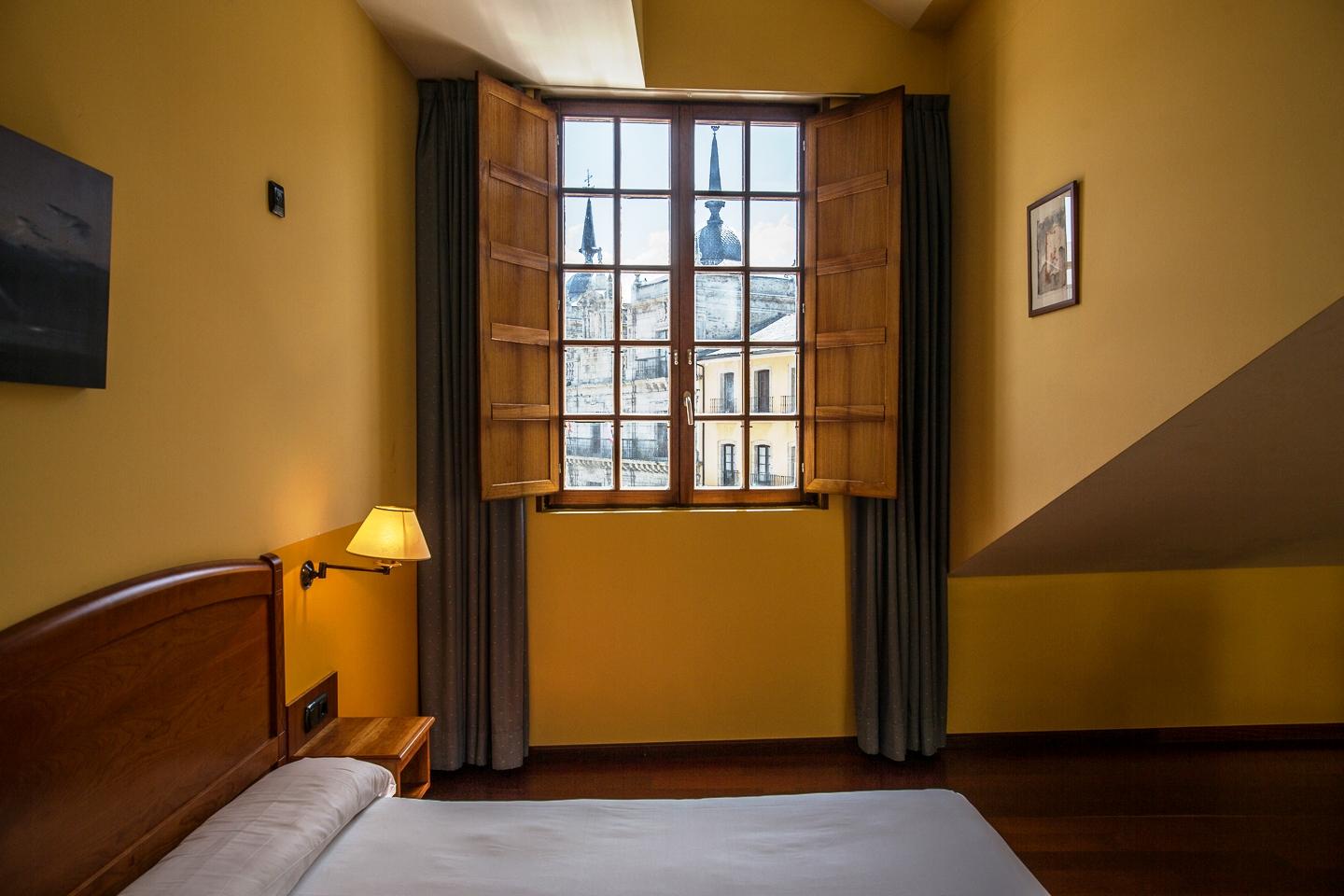 Hotel Aroi Bierzo Plaza ポンフェラダ エクステリア 写真