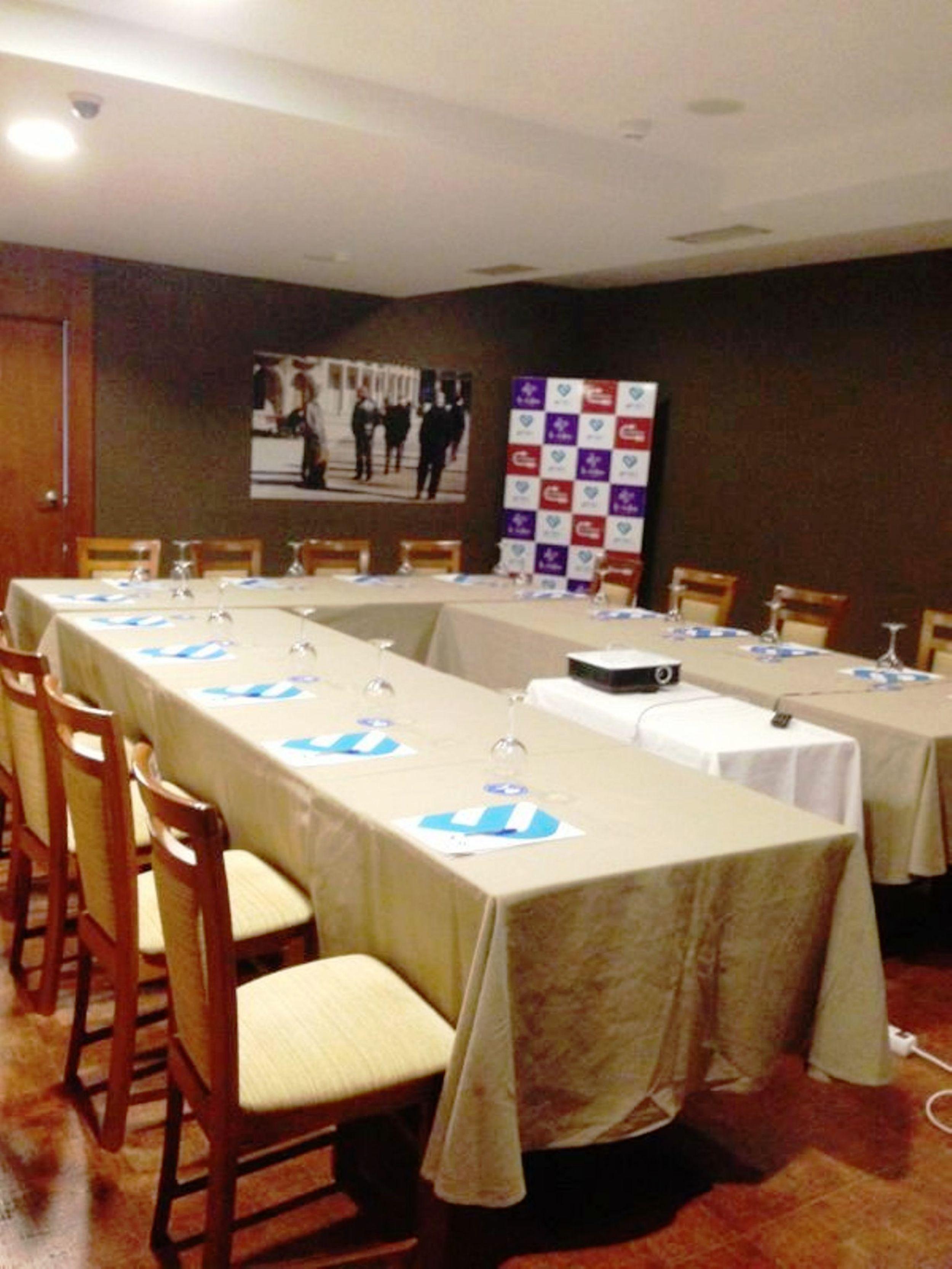 Hotel Aroi Bierzo Plaza ポンフェラダ エクステリア 写真