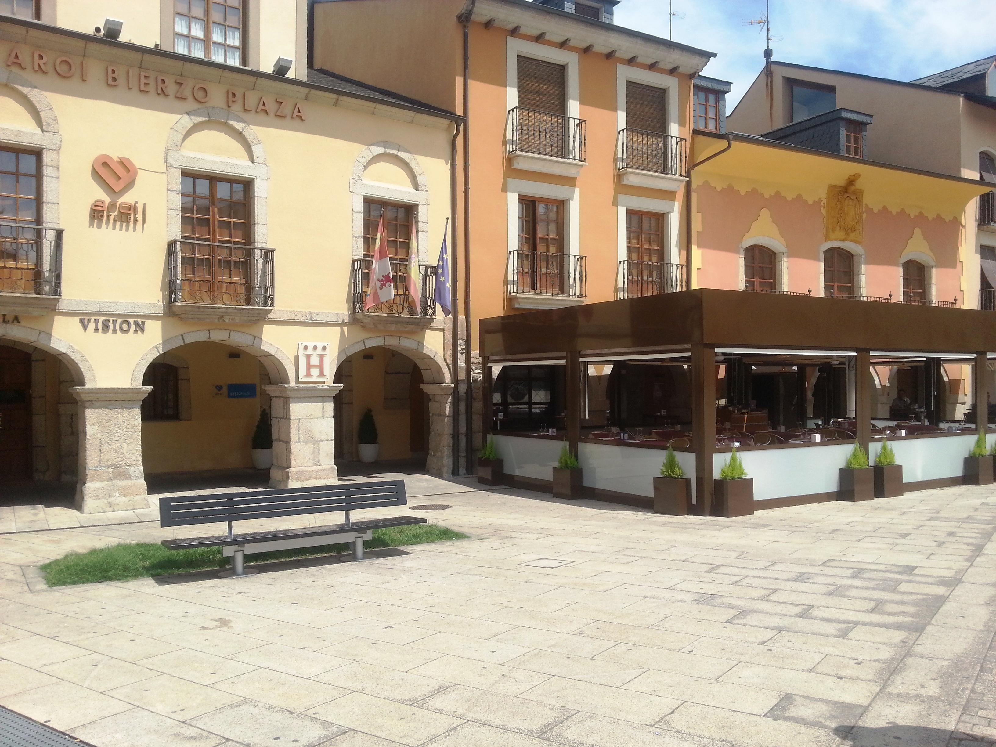 Hotel Aroi Bierzo Plaza ポンフェラダ エクステリア 写真