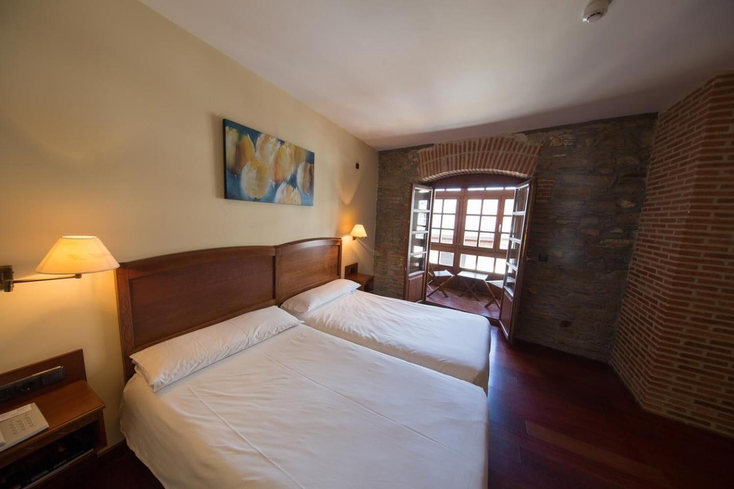 Hotel Aroi Bierzo Plaza ポンフェラダ エクステリア 写真