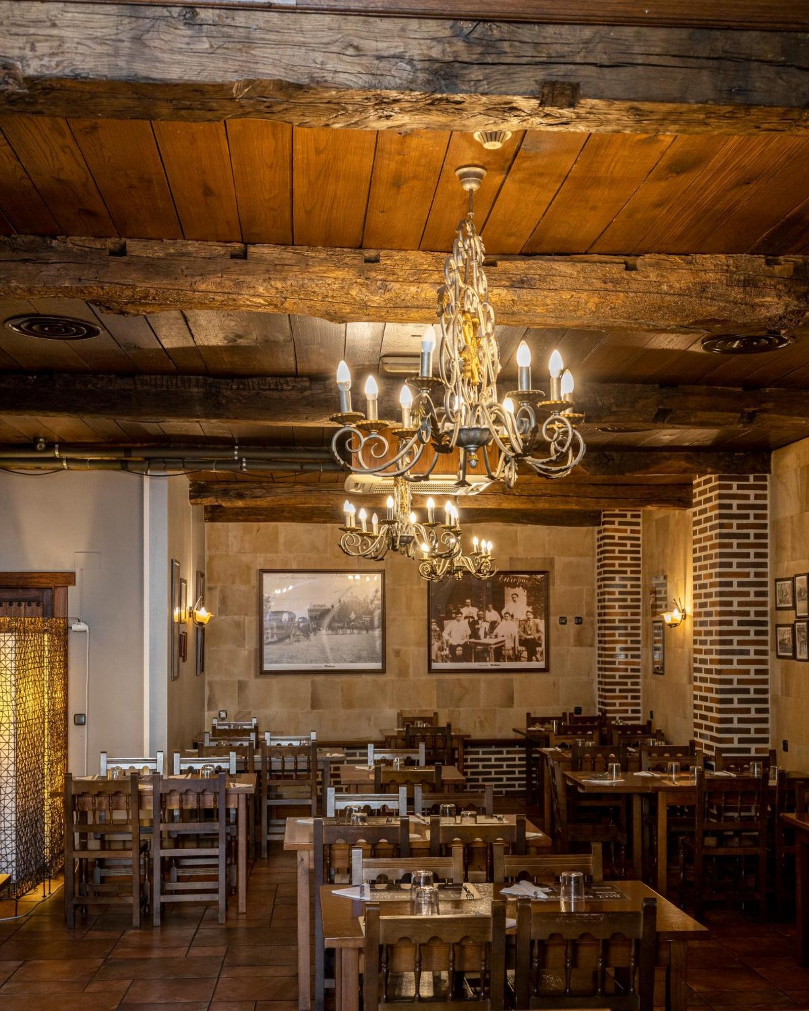 Hotel Aroi Bierzo Plaza ポンフェラダ エクステリア 写真