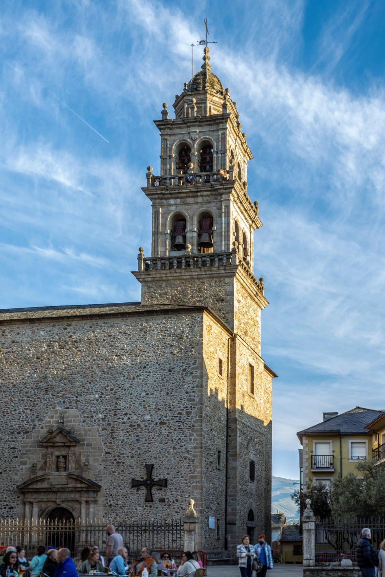 Hotel Aroi Bierzo Plaza ポンフェラダ エクステリア 写真