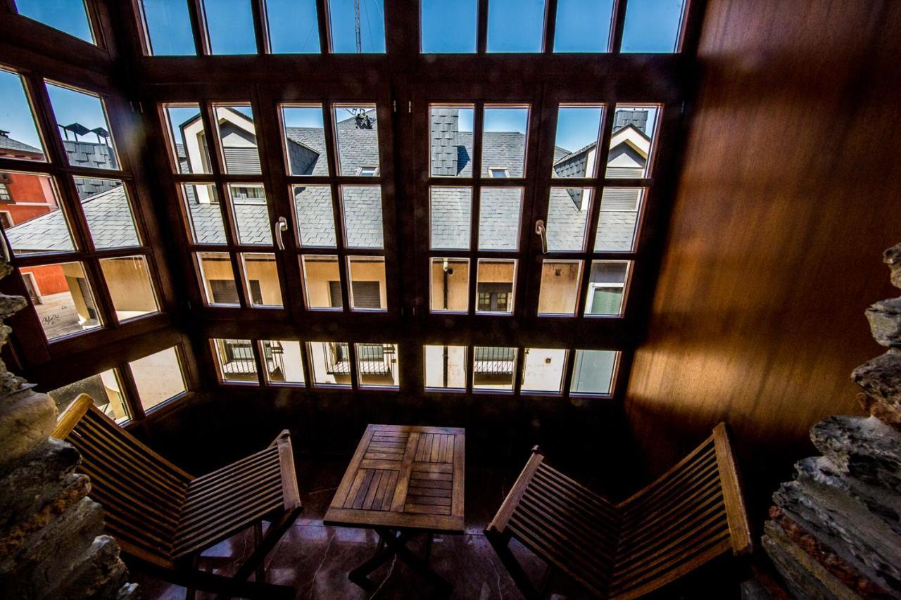 Hotel Aroi Bierzo Plaza ポンフェラダ エクステリア 写真