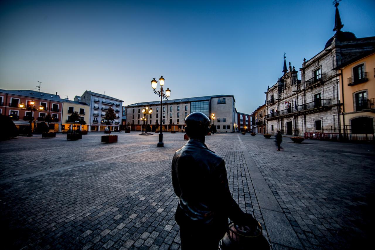 Hotel Aroi Bierzo Plaza ポンフェラダ エクステリア 写真